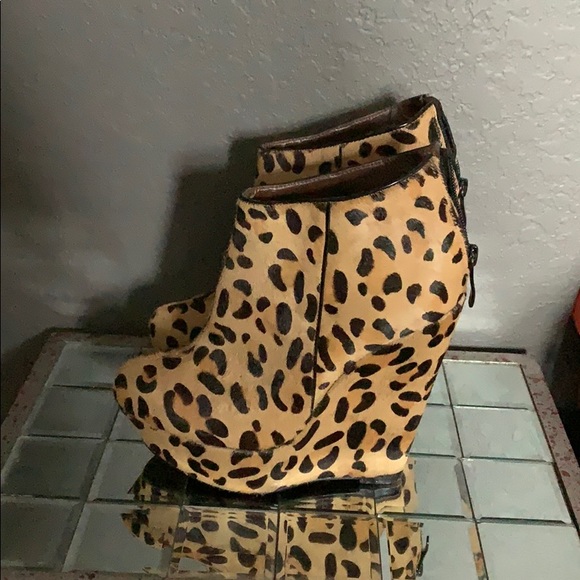 Leopard wedge bootie - Picture 2 of 4